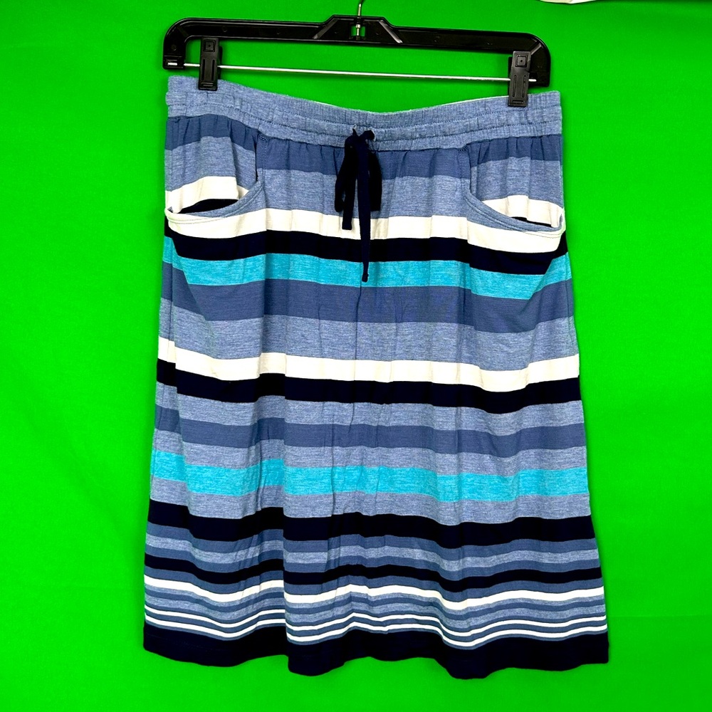 EUC Max Studio Women’s Stripe Blue Mini Skirt. Fits sizes M or 6-8.